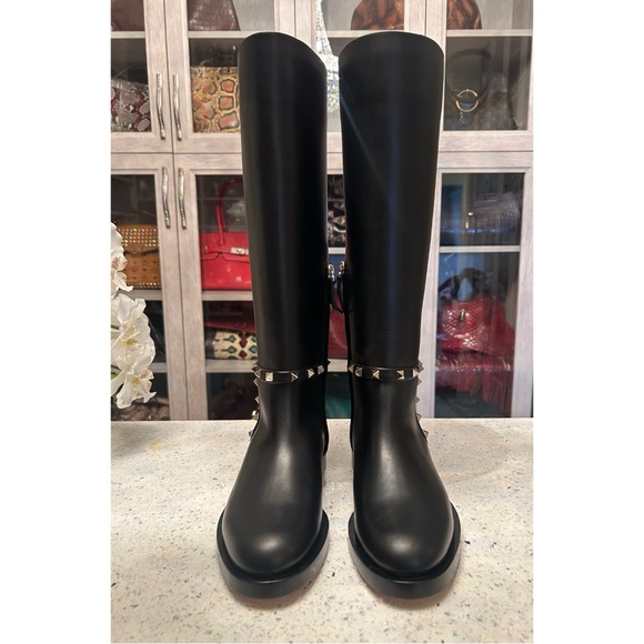 Valentino Garavani Riding Boot - Picture 3 of 8